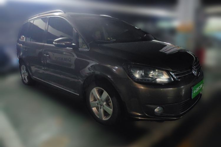 Used Volkswagen Touran 2013 1.4T DSG Comfort Edition 5-Seater Front Right 45 Deg