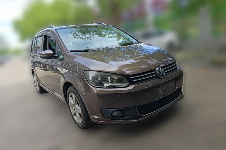 Used Volkswagen Touran 2013 1.4T DSG Comfort Edition 5-Seater Front Right 45 Deg