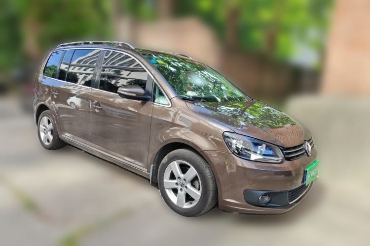 Used Volkswagen Touran 2013 1.4T Manual Fashion Edition 5 Seats Front Right 45 Deg