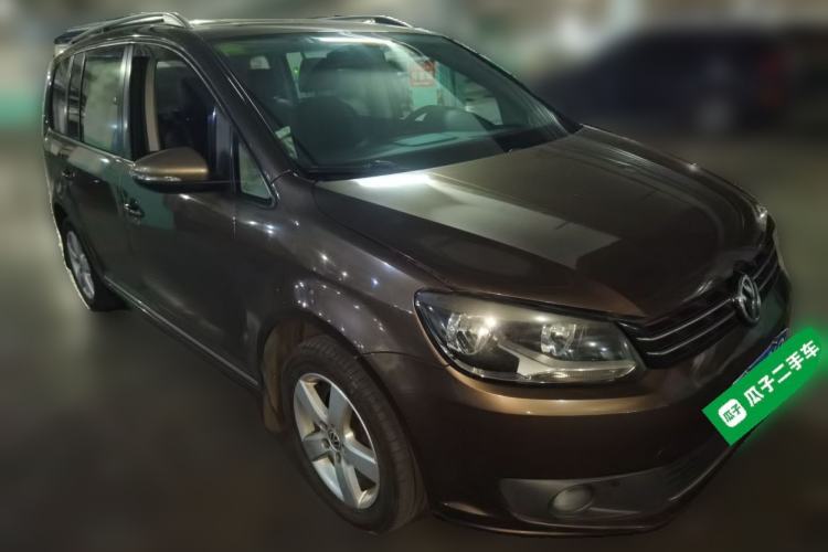 Used Volkswagen Touran 2013 1.4T DSG Comfort Edition 5-Seater Front Right 45 Deg