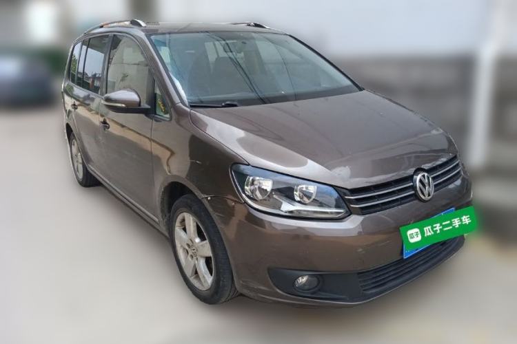 Used Volkswagen Touran 2013 1.4T Manual Fashion Edition 5 Seats Front Right 45 Deg