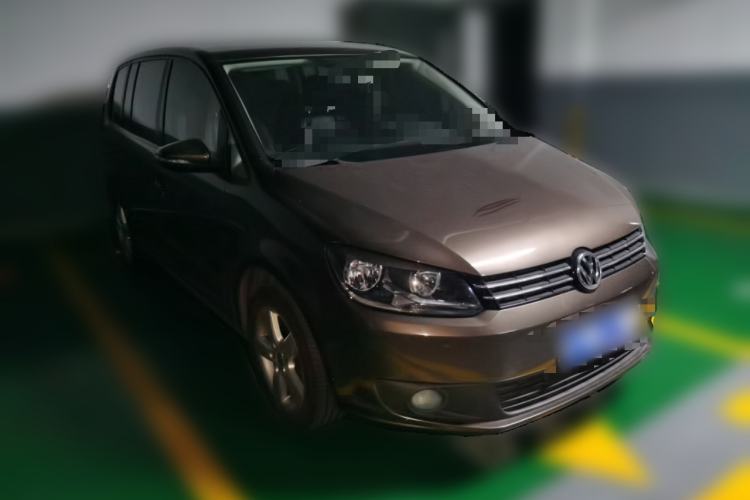 Used Volkswagen Touran 2013 1.4T Manual Fashion Edition 5 Seats Front Right 45 Deg