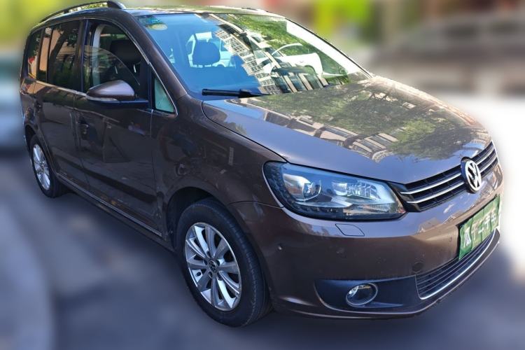 Used Volkswagen Touran 2013 1.4T DSG Crystal Edition 5-Seater Front Right 45 Deg