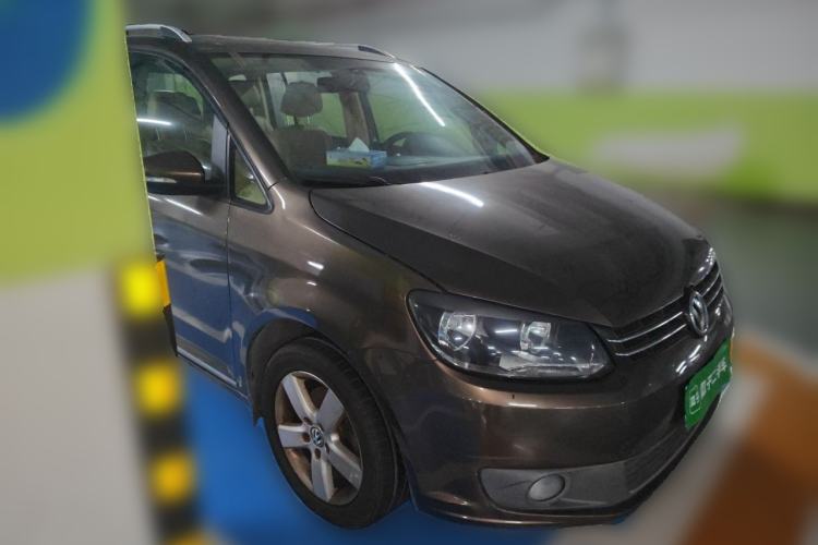 Used Volkswagen Touran 2013 1.4T DSG Comfort Edition 5-Seater Front Right 45 Deg