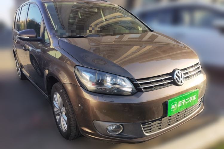 Used Volkswagen Touran 2013 1.4T DSG Crystal Edition 5-Seater Front Right 45 Deg