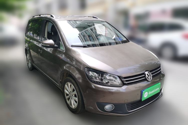 Used Volkswagen Touran 2013 1.4T DSG Crystal Edition 5-Seater Front Right 45 Deg