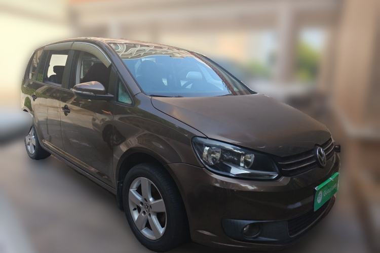 Used Volkswagen Touran 2013 1.4T Manual Fashion Edition 5 Seats Front Right 45 Deg