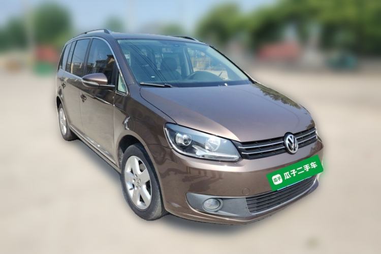 Used Volkswagen Touran 2013 1.4T DSG Comfort Edition 5-Seater Front Right 45 Deg