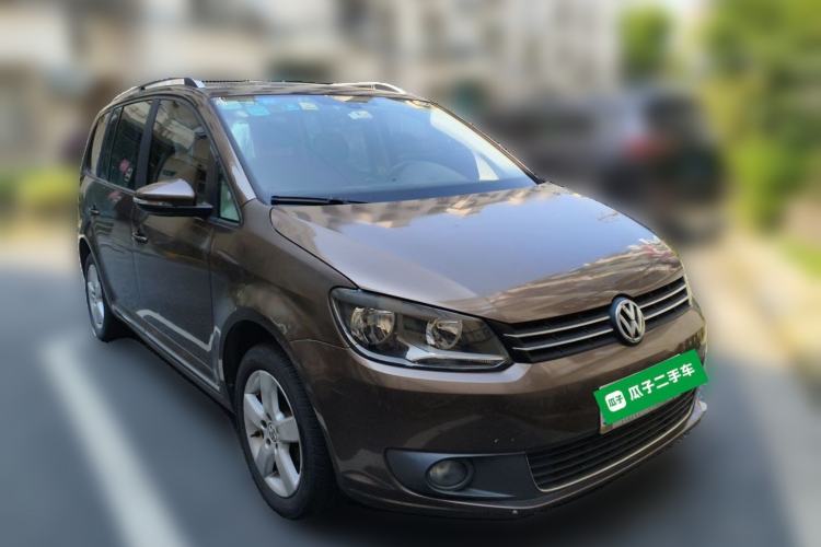 Used Volkswagen Touran 2013 1.4T DSG Comfort Edition 5-Seater Front Right 45 Deg