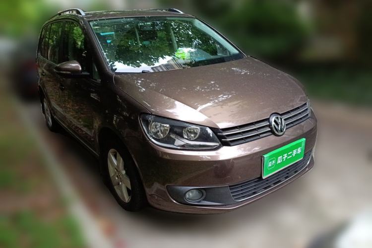Used Volkswagen Touran 2013 1.4T DSG Comfort Edition 5-Seater Front Right 45 Deg