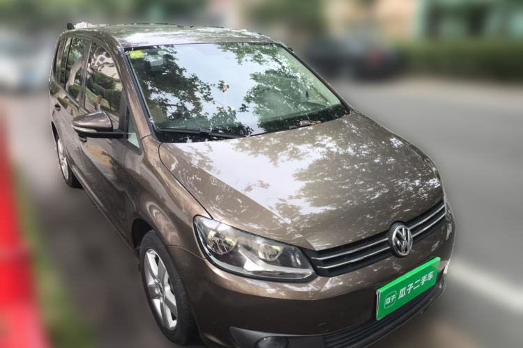 Used Volkswagen Touran 2013 1.4T Manual Fashion Edition 5 Seats Front Right 45 Deg