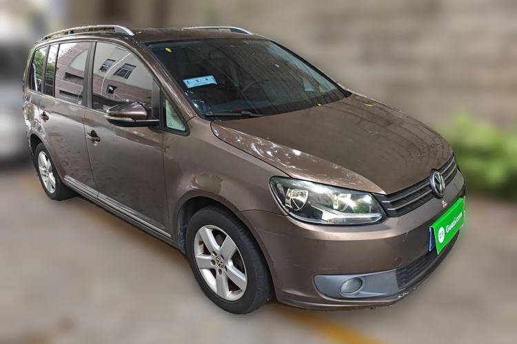 Used Volkswagen Touran 2013 1.4T DSG Comfort Edition 5-Seater Front Right 45 Deg
