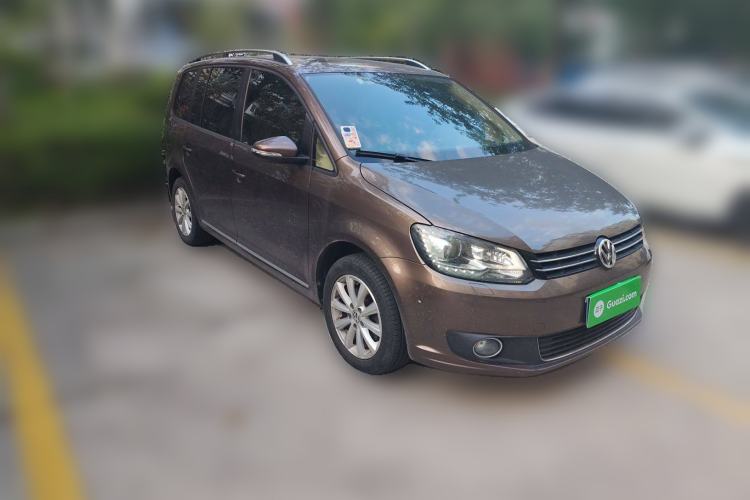 Used Volkswagen Touran 2013 1.4T DSG Crystal Edition 5-Seater Front Right 45 Deg