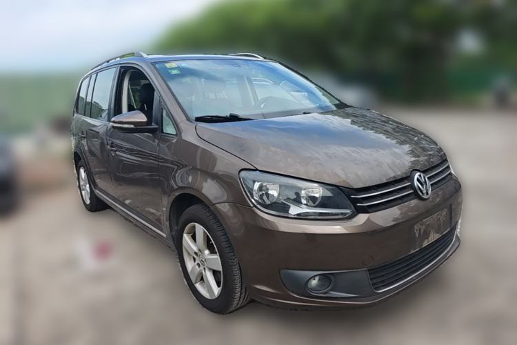 Used Volkswagen Touran 2013 1.4T DSG Comfort Edition 5-Seater Front Right 45 Deg