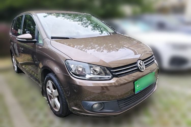 Used Volkswagen Touran 2013 1.4T Manual Fashion Edition 5 Seats Front Right 45 Deg