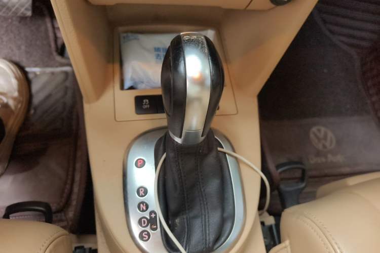 Used Volkswagen Touran 2013 1.4T DSG Crystal Edition 5-Seater Gear Lever