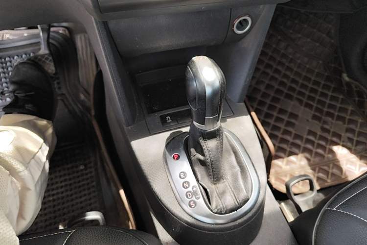 Used Volkswagen Touran 2013 1.4T DSG Comfort Edition 5-Seater Gear Lever