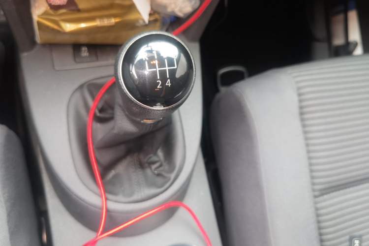 Used Volkswagen Touran 2013 1.4T Manual Fashion Edition 5 Seats Gear Lever