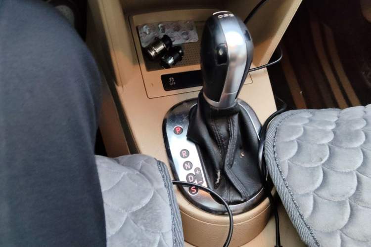 Used Volkswagen Touran 2013 1.4T DSG Comfort Edition 5-Seater Gear Lever
