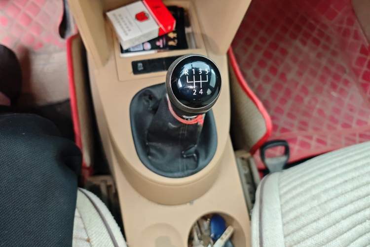 Used Volkswagen Touran 2013 1.4T Manual Comfort Edition 5-Seater Gear Lever