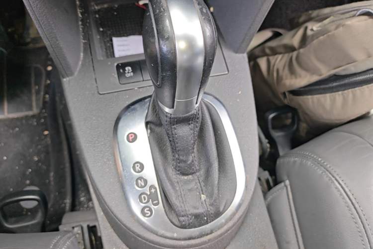 Used Volkswagen Touran 2013 1.4T DSG Comfort Edition 5-Seater Gear Lever