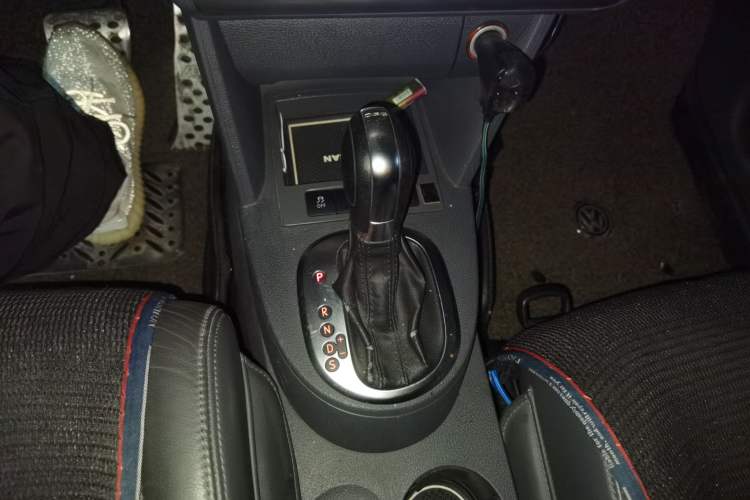 Used Volkswagen Touran 2013 1.4T DSG Comfort Edition 5-Seater Gear Lever