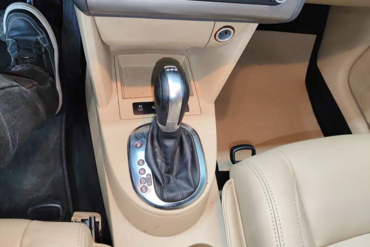 Used Volkswagen Touran 2013 1.4T DSG Brilliant Edition 7-Seater Gear Lever