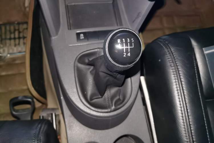 Used Volkswagen Touran 2013 1.4T Manual Fashion Edition 5 Seats Gear Lever