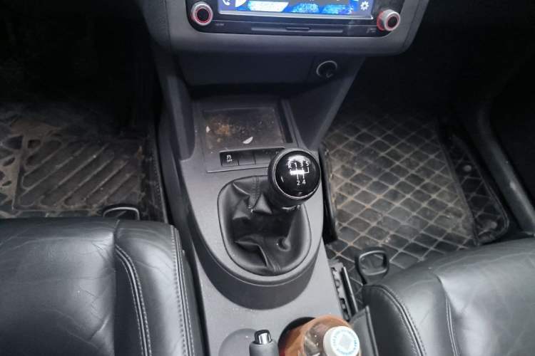 Used Volkswagen Touran 2013 1.4T Manual Comfort Edition 5-Seater Gear Lever