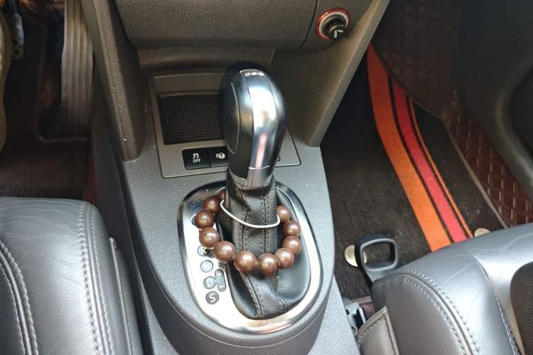 Used Volkswagen Touran 2013 1.4T DSG Crystal Edition 5-Seater Gear Lever