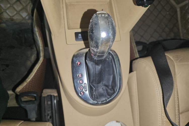 Used Volkswagen Touran 2013 1.4T DSG Comfort Edition 5-Seater Gear Lever