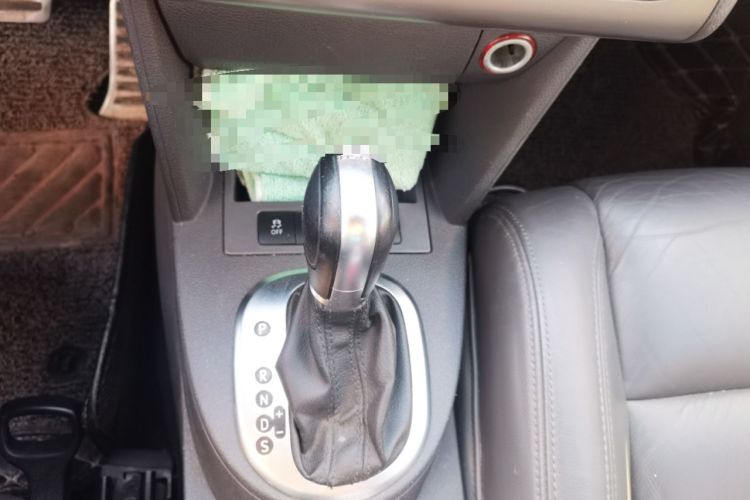 Used Volkswagen Touran 2013 1.4T DSG Crystal Edition 5-Seater Gear Lever