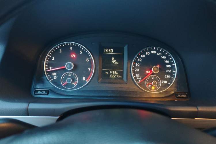 Used Volkswagen Touran 2013 1.4T Manual Comfort Edition 5-Seater Instrument Cluster