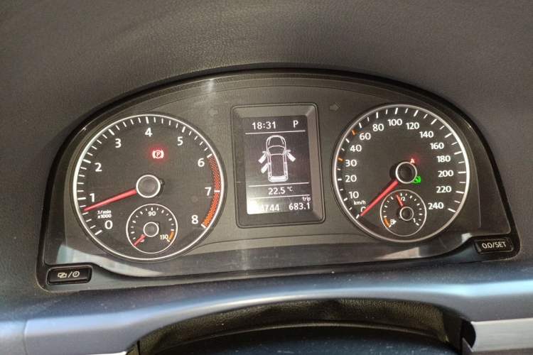 Used Volkswagen Touran 2013 1.4T DSG Brilliant Edition 7-Seater Instrument Cluster