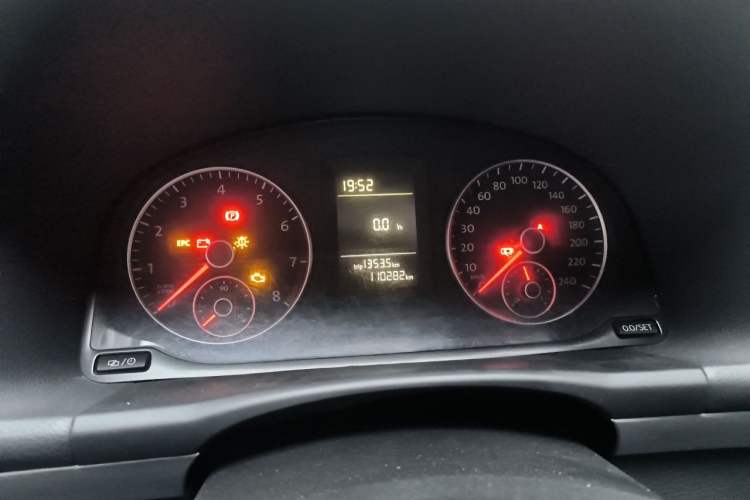 Used Volkswagen Touran 2013 1.4T Manual Comfort Edition 5-Seater Instrument Cluster