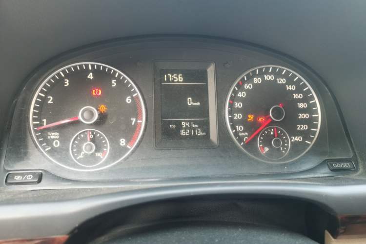 Used Volkswagen Touran 2013 1.4T Manual Comfort Edition 5-Seater Instrument Cluster