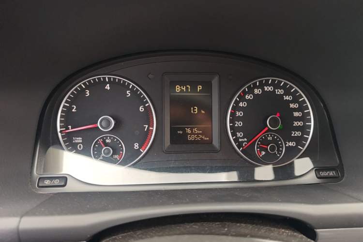 Used Volkswagen Touran 2013 1.4T DSG Comfort Edition 5-Seater Instrument Cluster