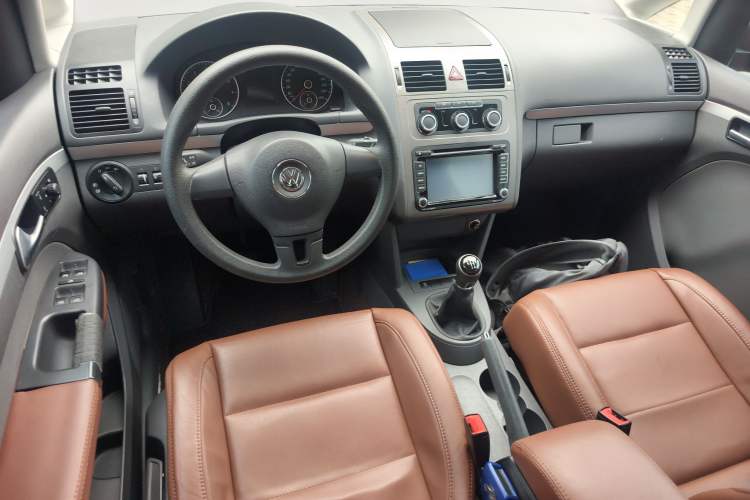 Used Volkswagen Touran 2013 1.4T Manual Fashion Edition 5 Seats Interior 2