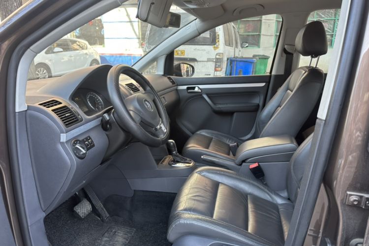 Used Volkswagen Touran 2013 1.4T DSG Comfort Edition 5-Seater Interior 3