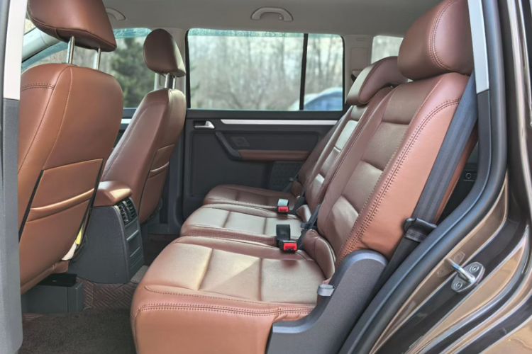 Used Volkswagen Touran 2013 1.4T Manual Fashion Edition 5 Seats Interior 4