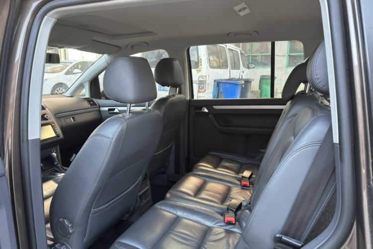 Used Volkswagen Touran 2013 1.4T DSG Comfort Edition 5-Seater Interior 4