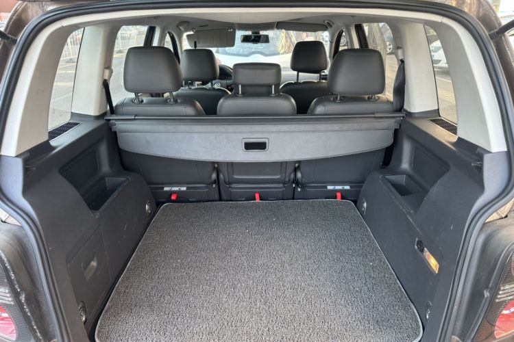 Used Volkswagen Touran 2013 1.4T DSG Comfort Edition 5-Seater Interior 5