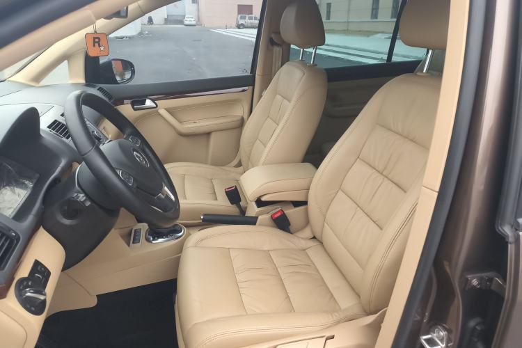 Used Volkswagen Touran 2013 1.4T DSG Brilliant Edition 7-Seater Left Front Seat
