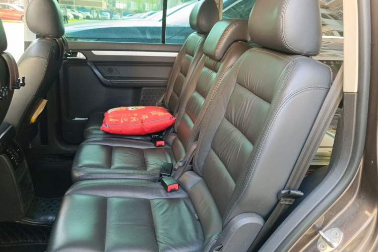 Used Volkswagen Touran 2013 1.4T DSG Brilliant Edition 7-Seater Left Rear Seat