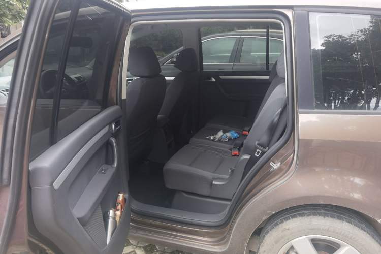 Used Volkswagen Touran 2013 1.4T Manual Fashion Edition 5 Seats Left Rear Seat