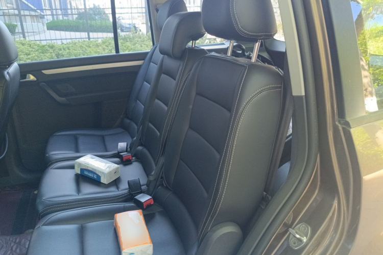 Used Volkswagen Touran 2013 1.4T Manual Fashion Edition 5 Seats Left Rear Seat