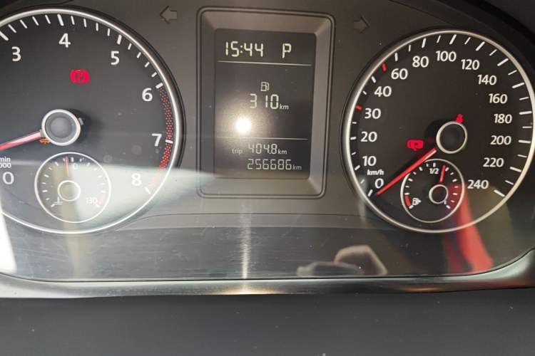 Used Volkswagen Touran 2013 1.4T DSG Comfort Edition 5-Seater Odometer Close Up