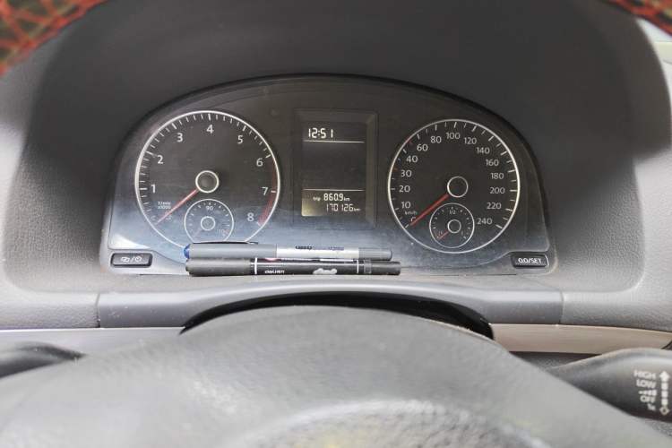 Used Volkswagen Touran 2013 1.4T Manual Fashion Edition 5 Seats Odometer Close Up