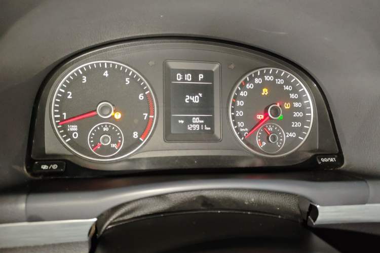 Used Volkswagen Touran 2013 1.4T DSG Comfort Edition 5-Seater Odometer Close Up