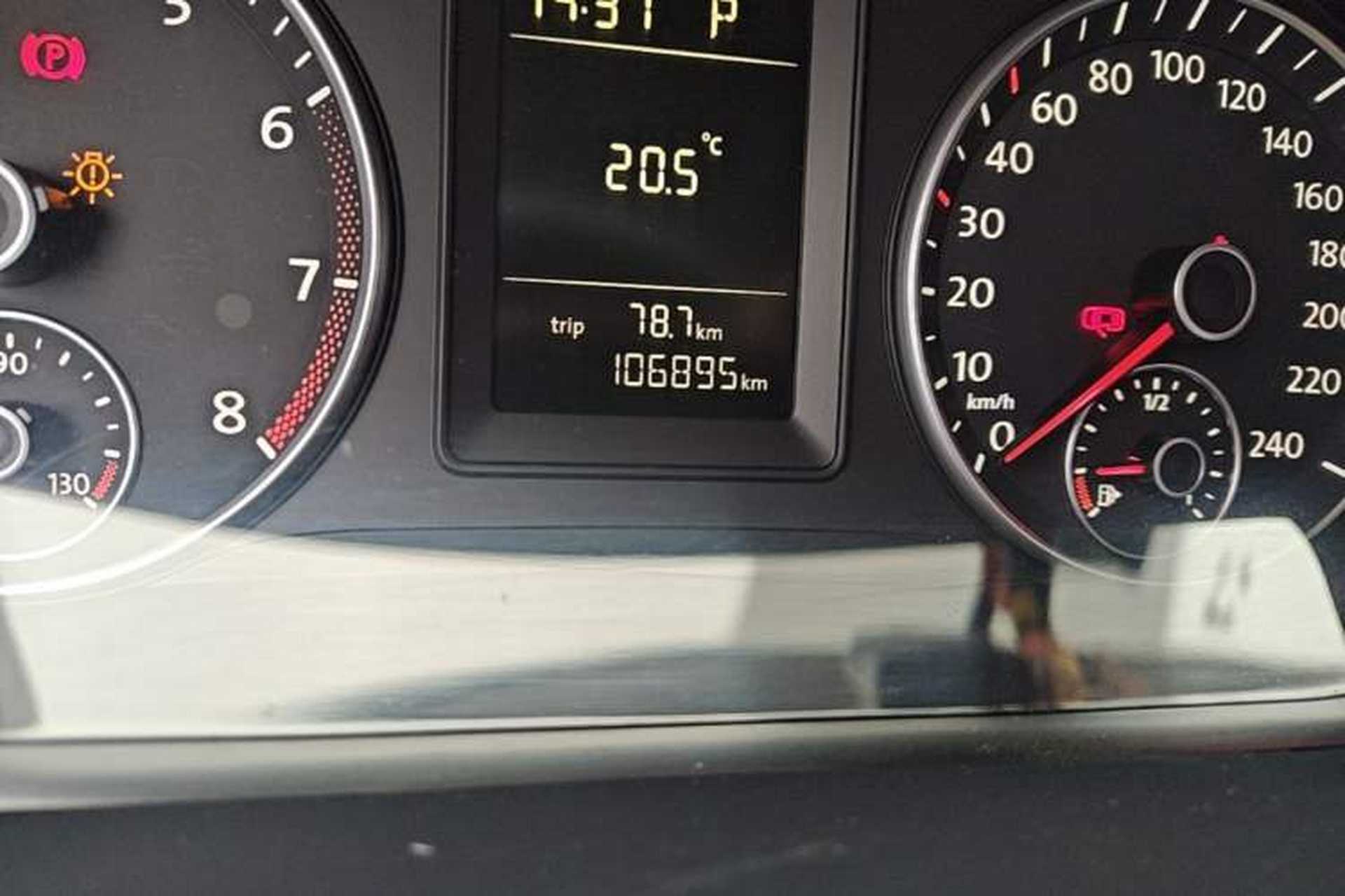 Used Volkswagen Touran 2013 1.4T DSG Comfort Edition 5-Seater Odometer Close Up